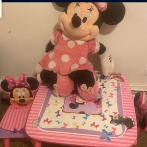 Table, chairs and Minnie